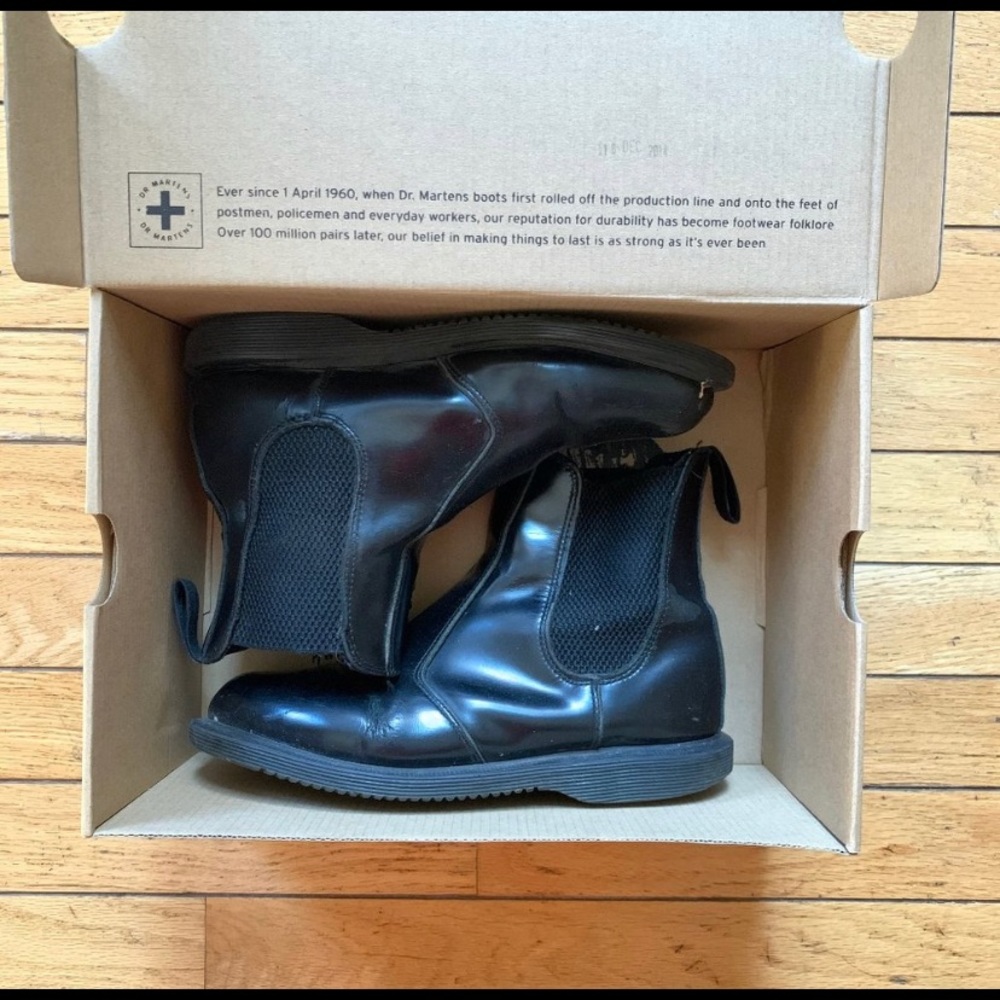 REPOSH- Dr. Martens Flora chelsea boots